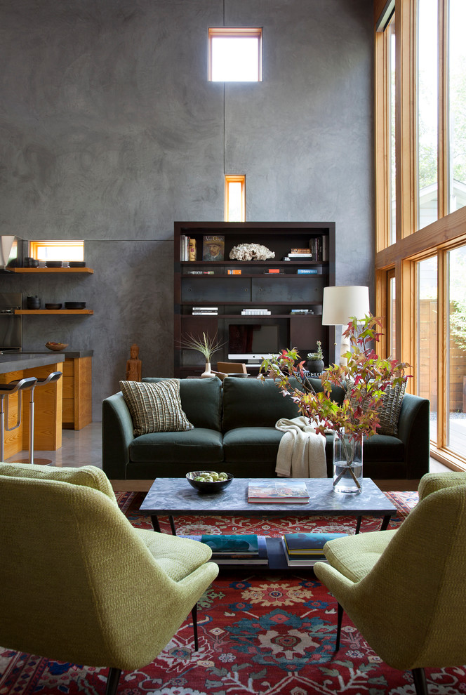 Geräumiges, Offenes Modernes Wohnzimmer mit grauer Wandfarbe in Austin