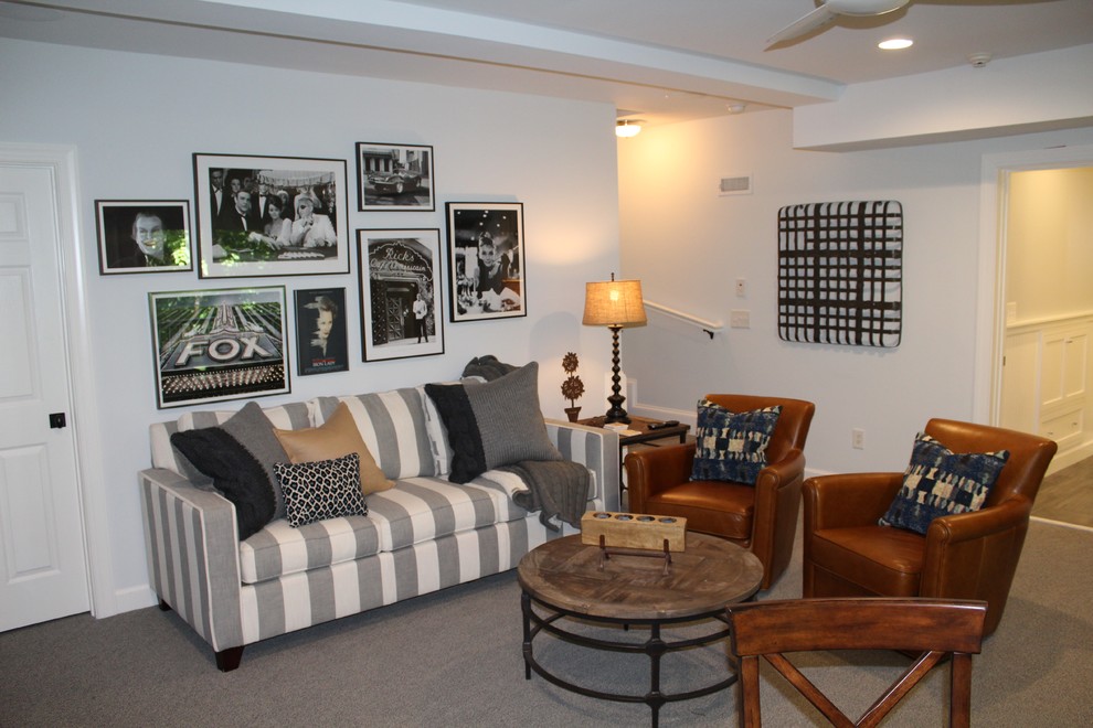 Exempel på ett stort eklektiskt allrum med öppen planlösning, med grå väggar, heltäckningsmatta och en väggmonterad TV