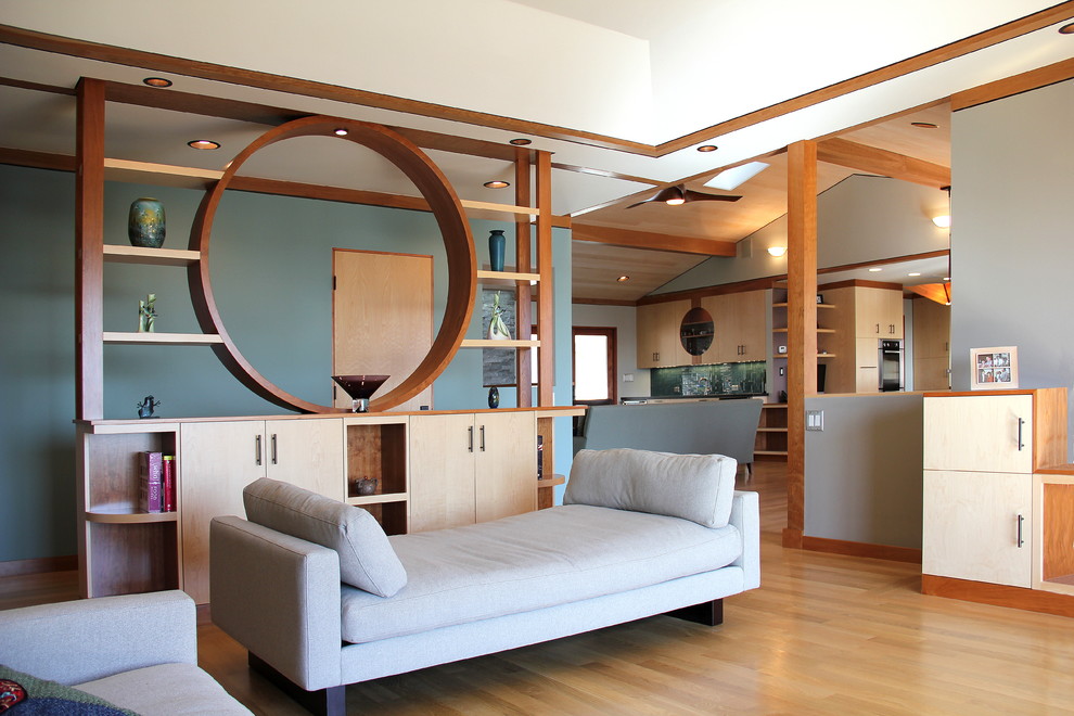 Immagine di un soggiorno minimal con pareti grigie