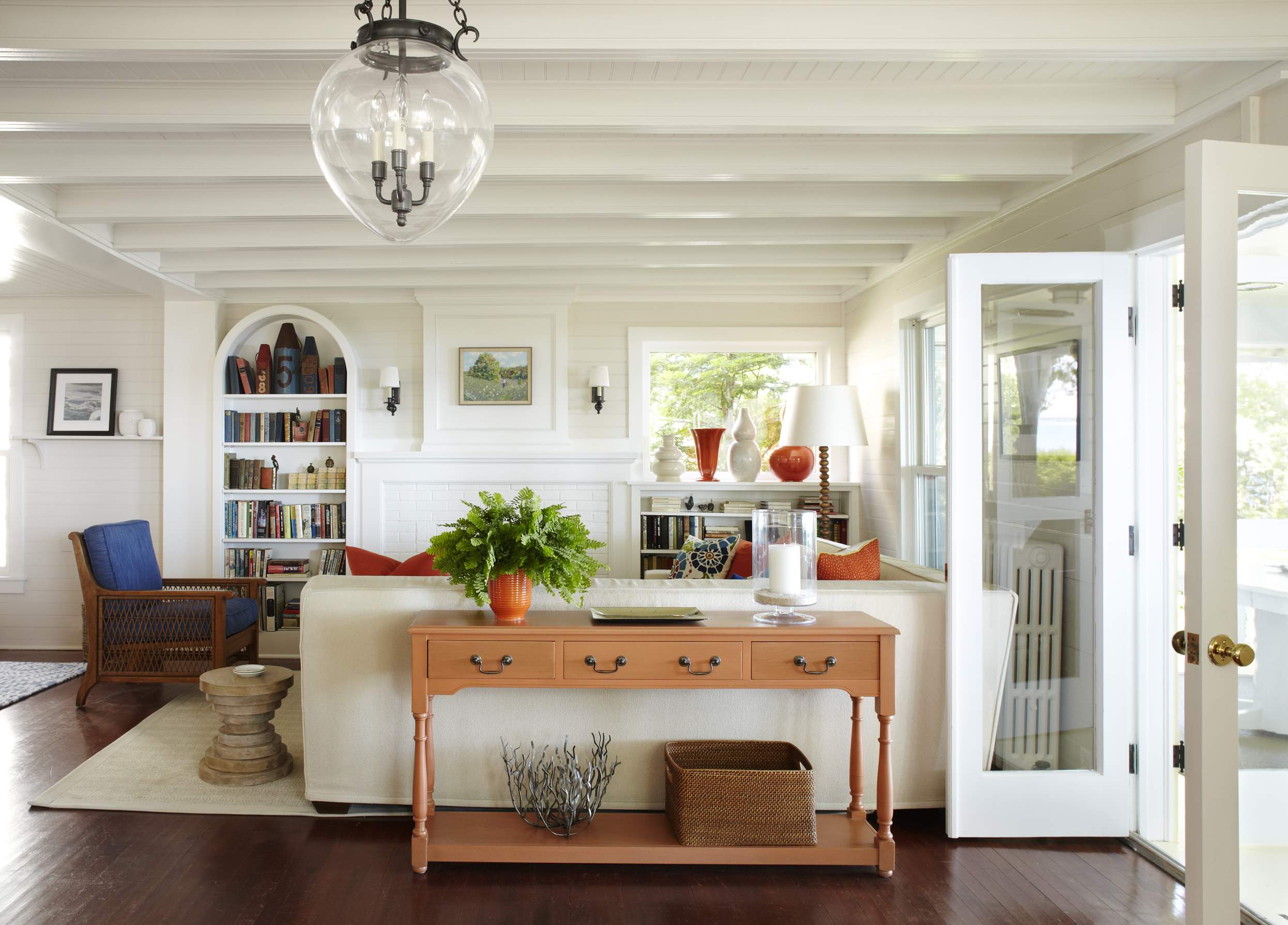 Bay Front Cottage - Traditional - Living Room - Chicago - by Tom Stringer  Design Partners | Houzz