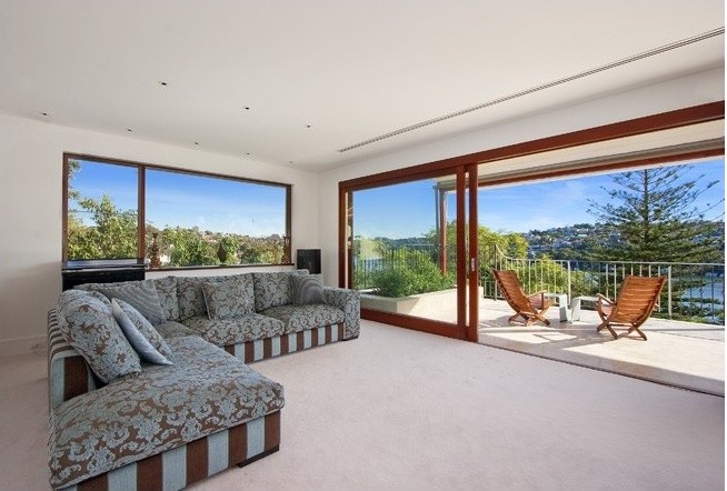 This is an example of a contemporary living room in Sydney.