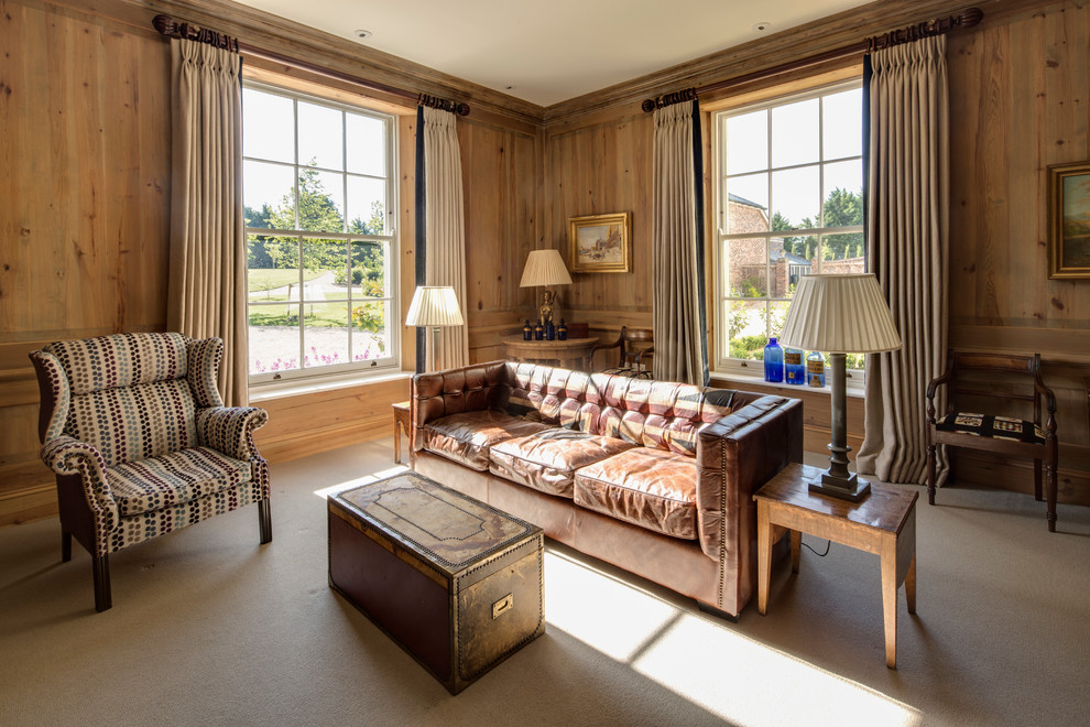 Großes, Repräsentatives, Abgetrenntes Klassisches Wohnzimmer mit brauner Wandfarbe und Teppichboden in Hampshire