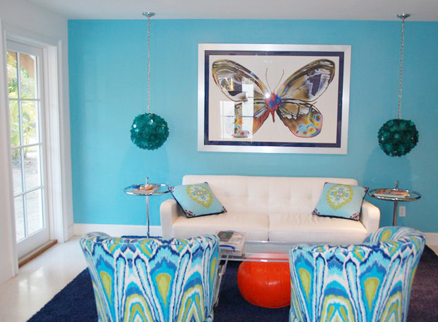 Ispirazione per un soggiorno minimal di medie dimensioni e aperto con pareti blu, pavimento in gres porcellanato e pavimento bianco
