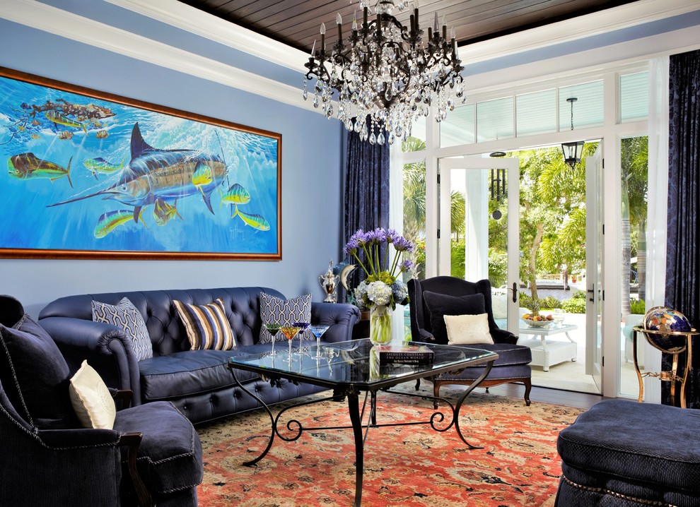 Идея дизайна: парадная гостиная комната в морском стиле с синими стенами