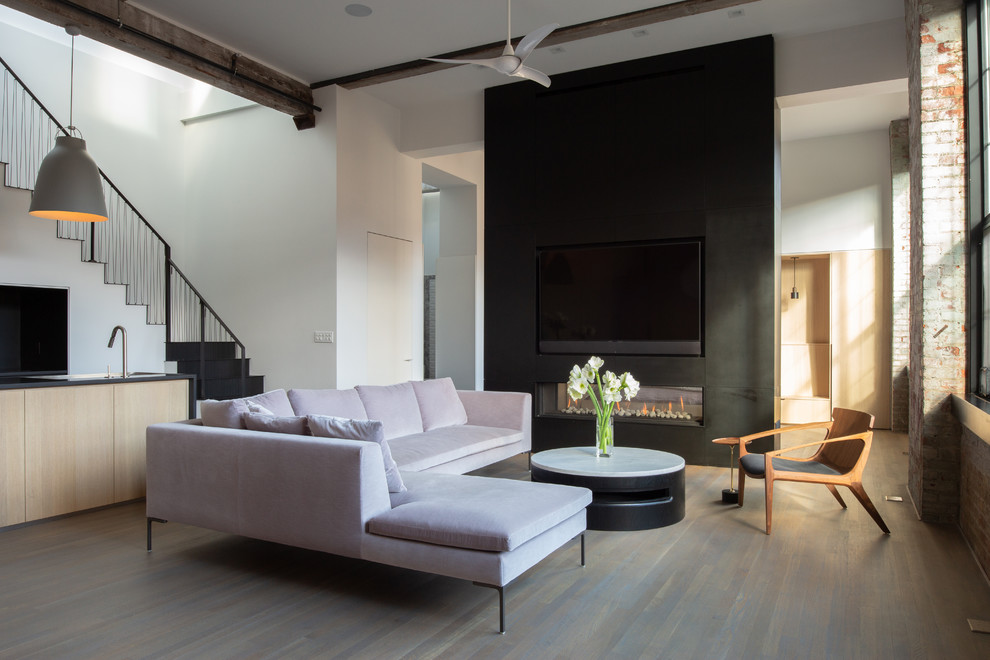 На фото: парадная, двухуровневая гостиная комната среднего размера в стиле лофт с белыми стенами, паркетным полом среднего тона, горизонтальным камином, фасадом камина из бетона, коричневым полом и телевизором на стене