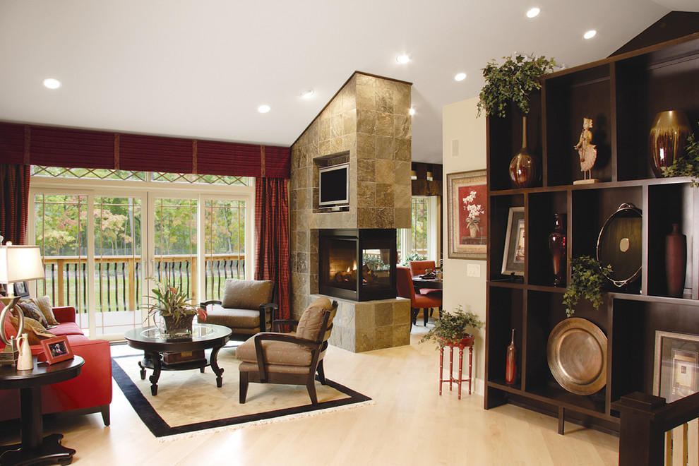 Foto de salón tradicional con marco de chimenea de baldosas y/o azulejos y cortinas