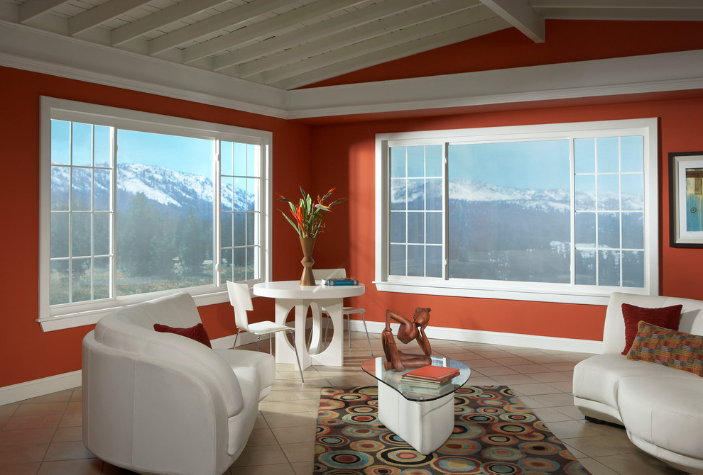 Стильный дизайн: большая изолированная гостиная комната в стиле неоклассика (современная классика) с красными стенами и полом из керамической плитки - последний тренд