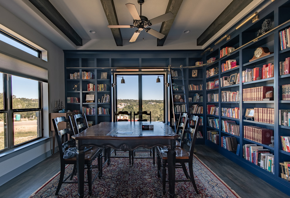 Идея дизайна: изолированная гостиная комната среднего размера в современном стиле с с книжными шкафами и полками, синими стенами, паркетным полом среднего тона и коричневым полом без камина, телевизора