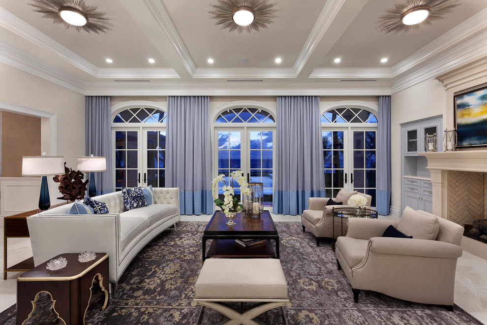 Стильный дизайн: парадная гостиная комната в классическом стиле с ковровым покрытием, стандартным камином, фасадом камина из камня и синими шторами - последний тренд