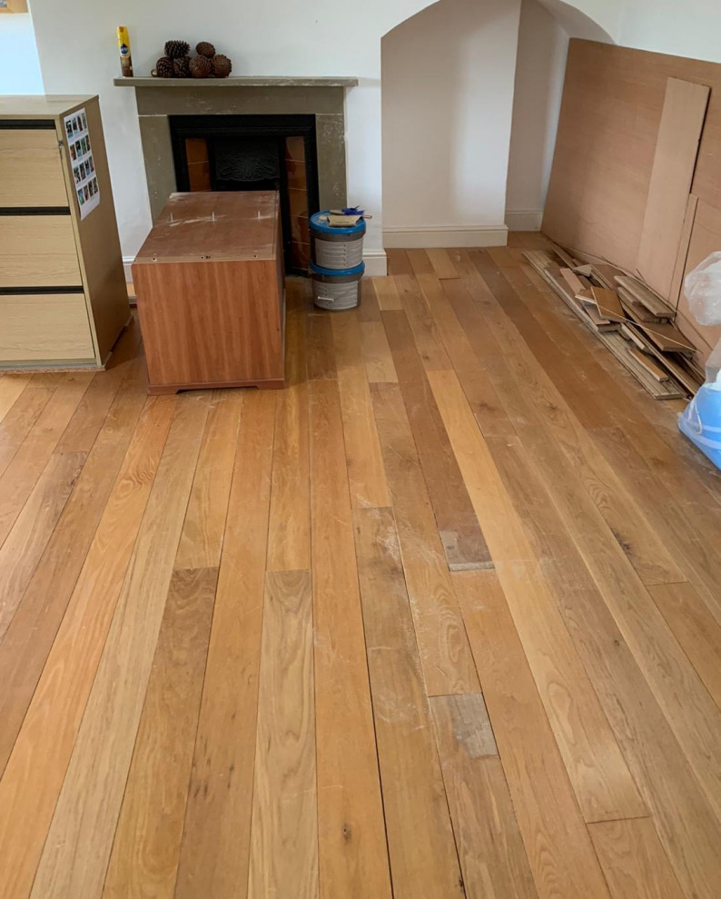 BEFORE BRINGING WOOD BACK TO LIFE Traditional Living Room