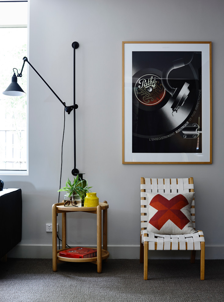 Esempio di un soggiorno minimalista di medie dimensioni con pareti grigie e moquette