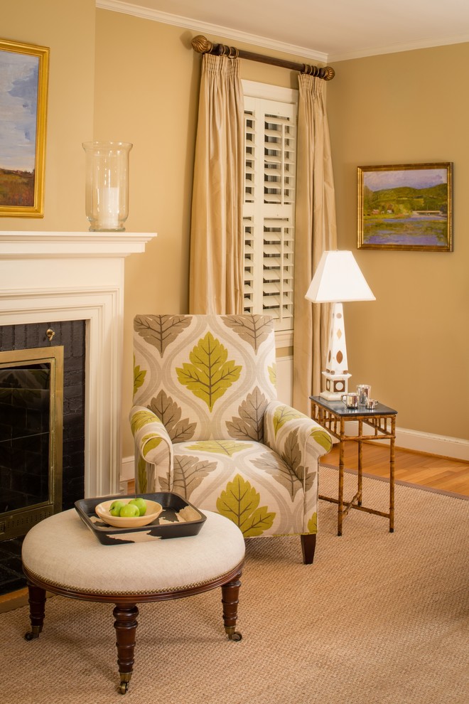 Imagen de salón clásico con paredes beige, moqueta, todas las chimeneas y marco de chimenea de ladrillo