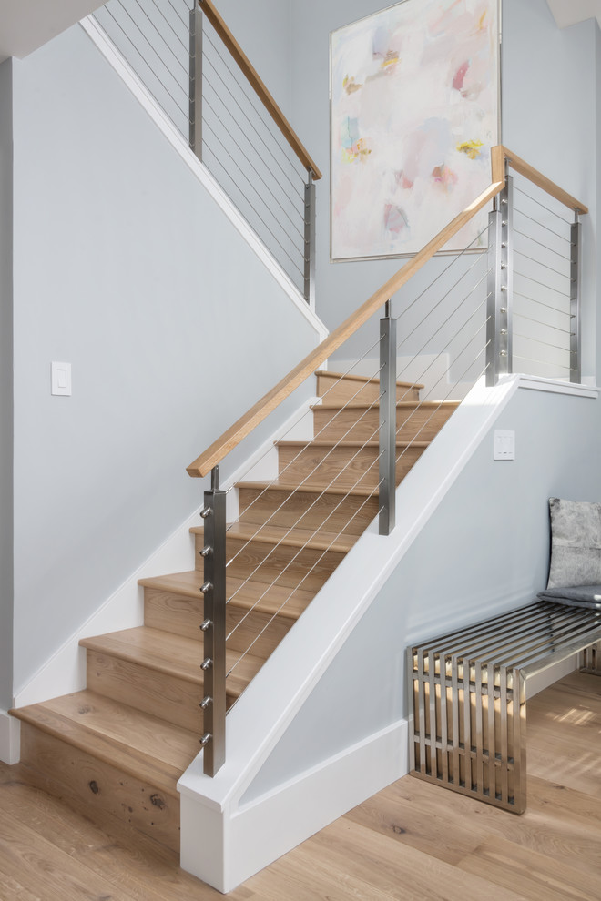 Стильный дизайн: маленькая лестница в стиле модернизм для на участке и в саду - последний тренд