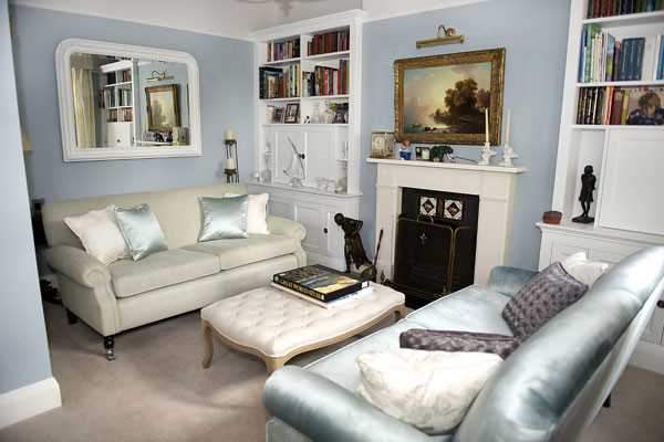 Inspiration for a traditional living room in Surrey.