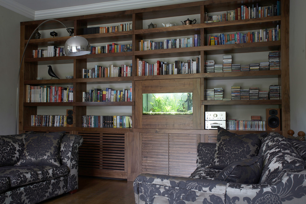 Источник вдохновения для домашнего уюта: изолированная гостиная комната в стиле фьюжн с серыми стенами