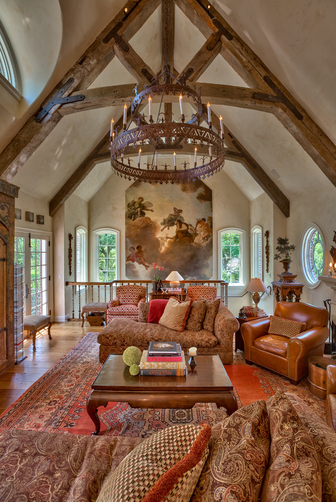 Ejemplo de salón para visitas tipo loft clásico con suelo de madera en tonos medios