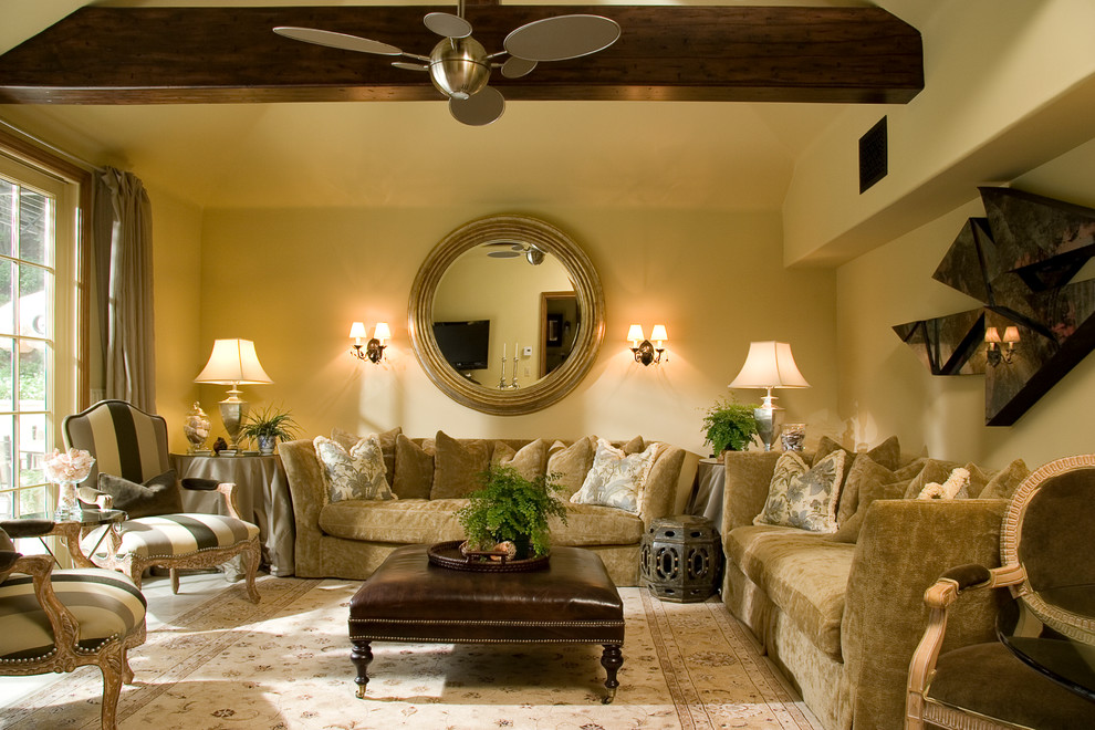 Imagen de salón para visitas cerrado clásico extra grande con paredes beige, suelo de madera en tonos medios, todas las chimeneas y marco de chimenea de yeso