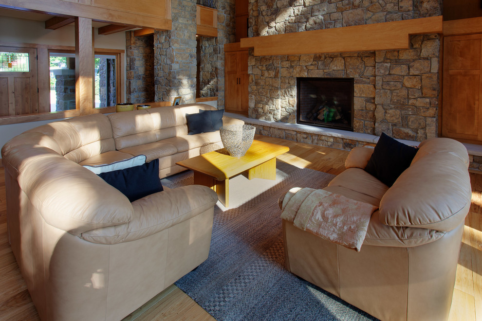 Inspiration for a contemporary living room in Milwaukee.