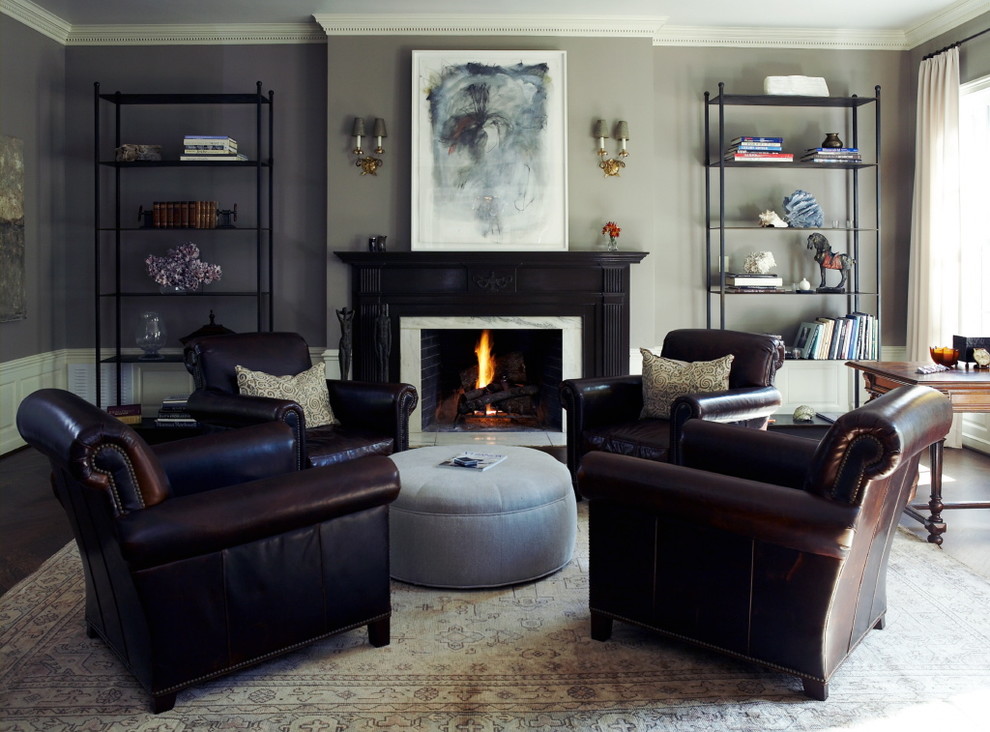 Свежая идея для дизайна: гостиная комната в классическом стиле с серыми стенами и ковром на полу - отличное фото интерьера