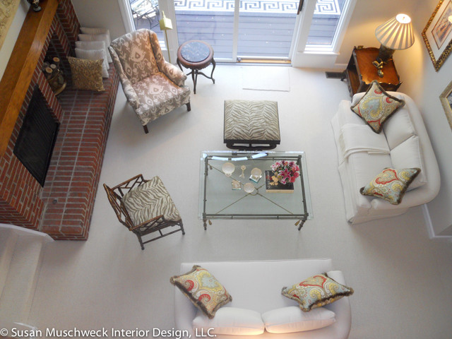 Bird's Eye View of the Living Room From Loft - Clásico - Salón - Otras