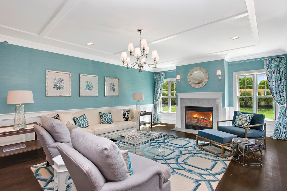 Стильный дизайн: большая открытая, парадная гостиная комната в морском стиле с синими стенами, стандартным камином, темным паркетным полом, фасадом камина из камня и коричневым полом без телевизора - последний тренд