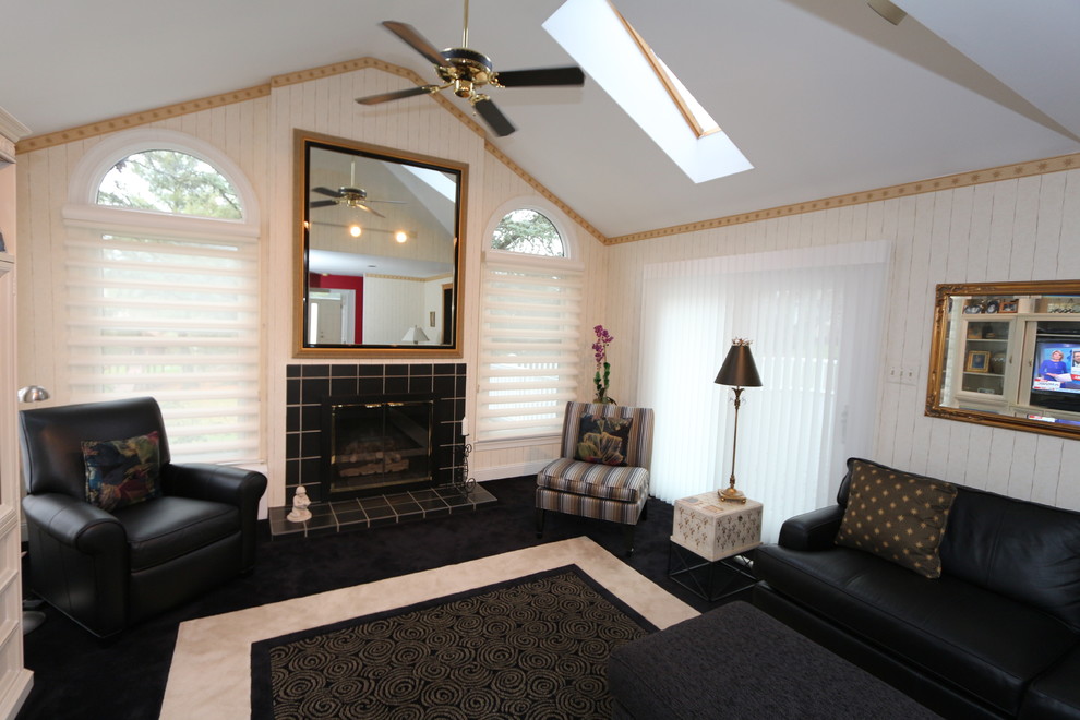 Foto de salón minimalista con suelo de baldosas de cerámica, estufa de leña, marco de chimenea de baldosas y/o azulejos y suelo negro