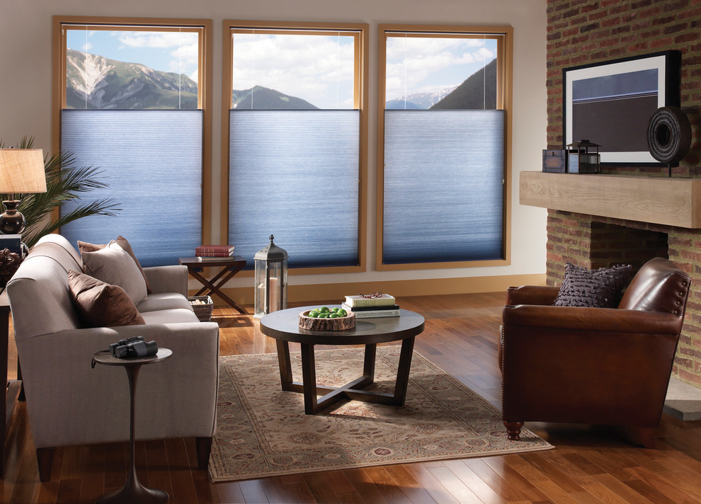 Example of a classic living room design in Burlington