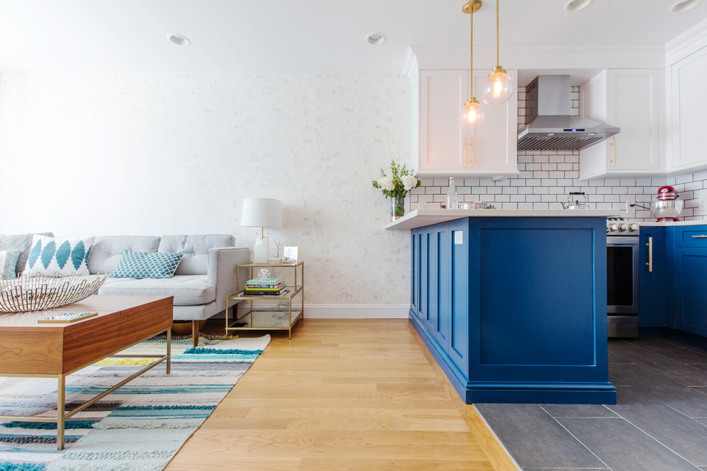 Esempio di un piccolo soggiorno design con pavimento grigio