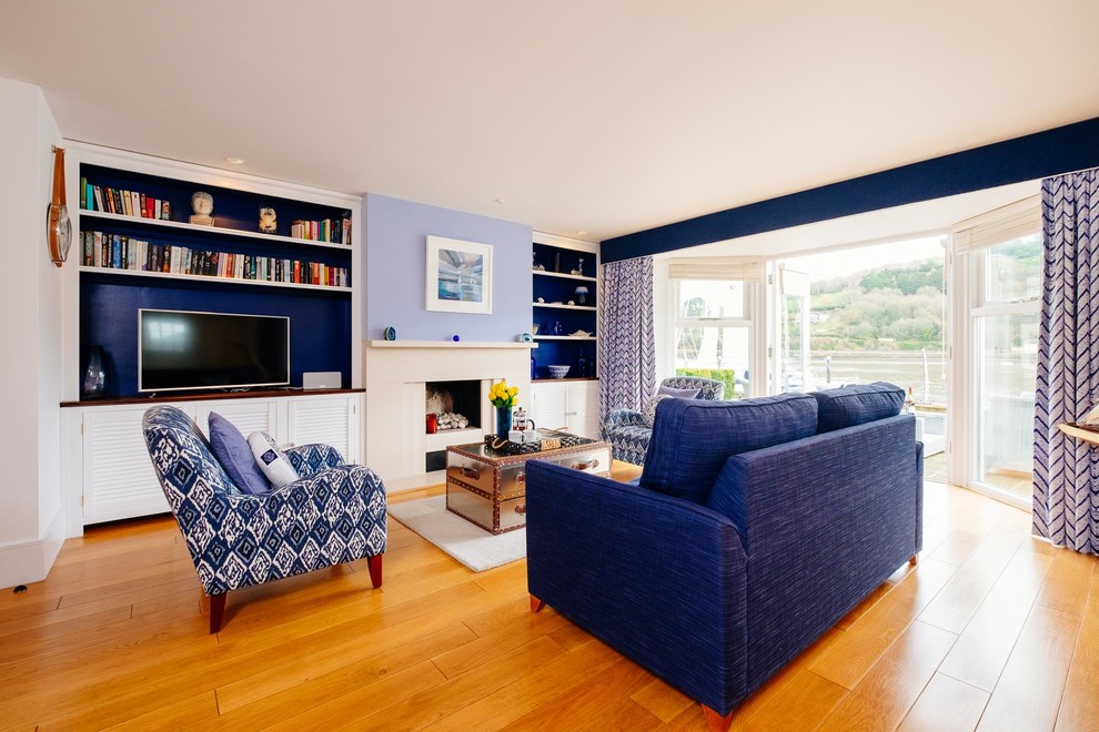 Beach style living room photo in Cornwall