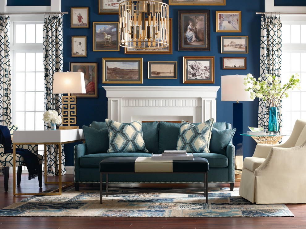 Inspiration pour un salon traditionnel avec un mur bleu, une cheminée standard, un manteau de cheminée en bois et un sol marron.