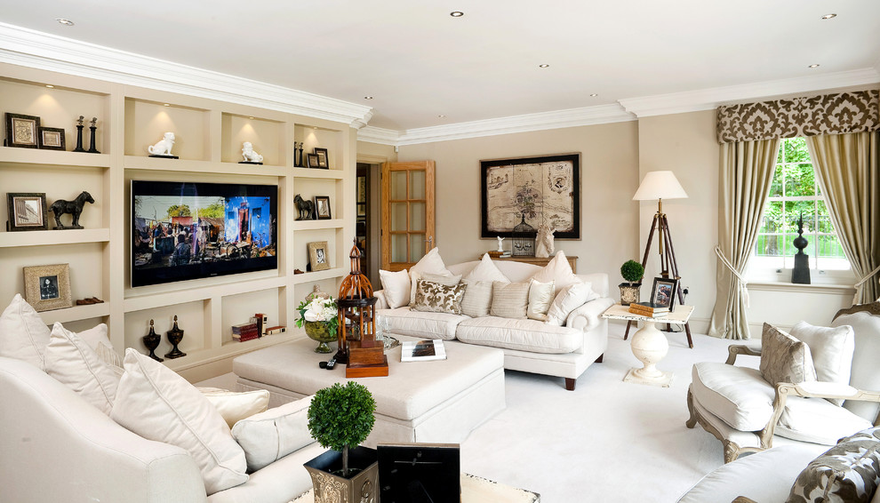 Foto di un soggiorno classico chiuso con sala formale, pareti beige e moquette