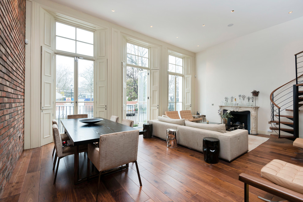 Offenes Modernes Wohnzimmer mit Kamin in London