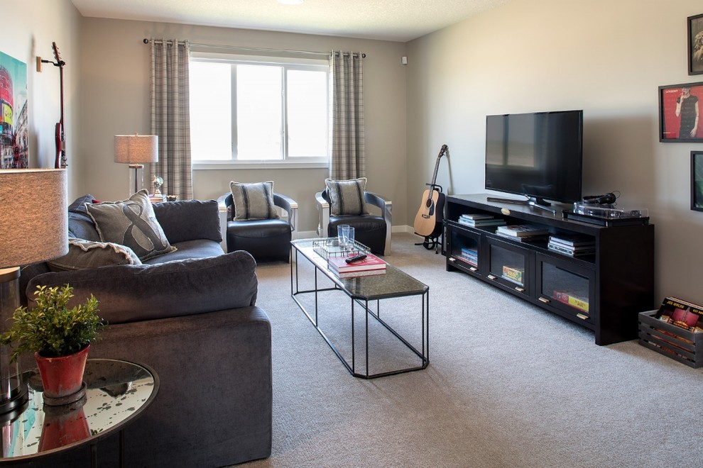 Mittelgroßes, Abgetrenntes Modernes Wohnzimmer mit beiger Wandfarbe, Teppichboden und beigem Boden in Calgary