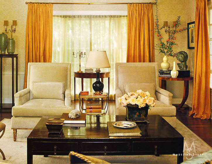 Inspiration for a classic living room in Los Angeles.