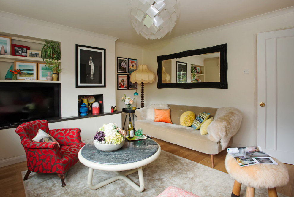 Photo of an eclectic living room in Berkshire.
