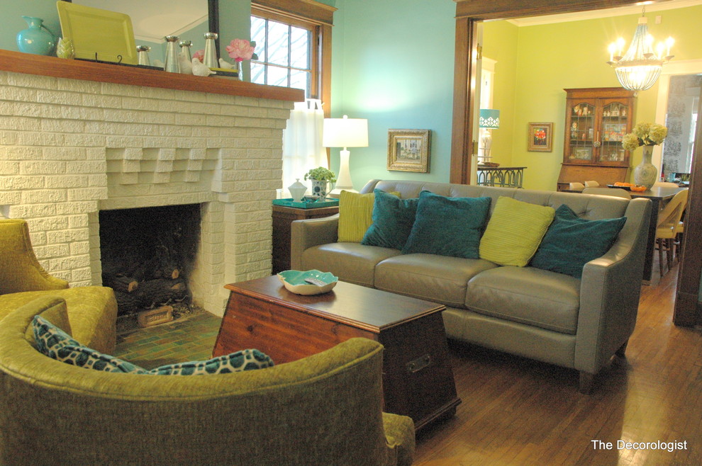 Bright Colors for a Historic Bungalow Eklektisch Wohnbereich