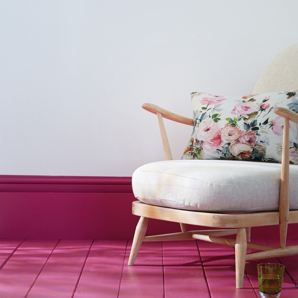 Ispirazione per un soggiorno tradizionale con pavimento rosa