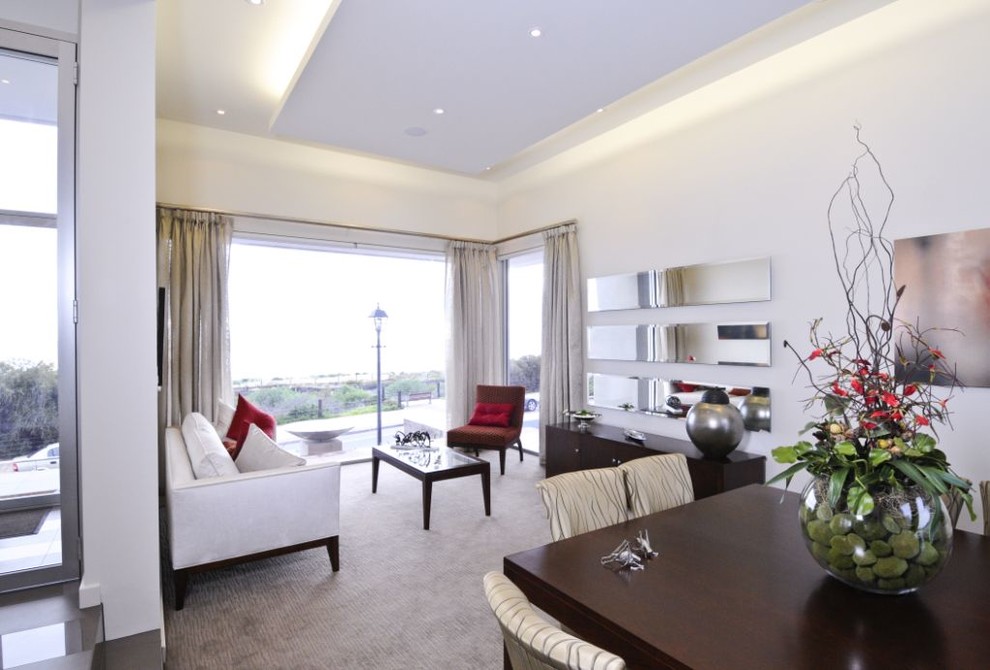 Esempio di un soggiorno contemporaneo di medie dimensioni e aperto con sala formale, pareti beige, moquette e pavimento grigio