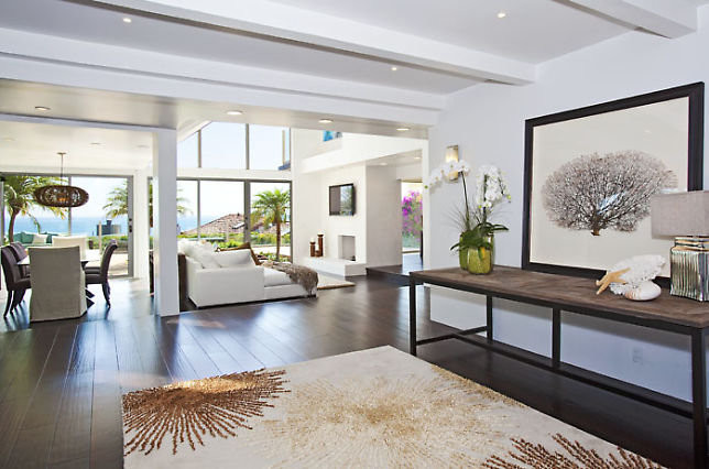 Trendy living room photo in Los Angeles