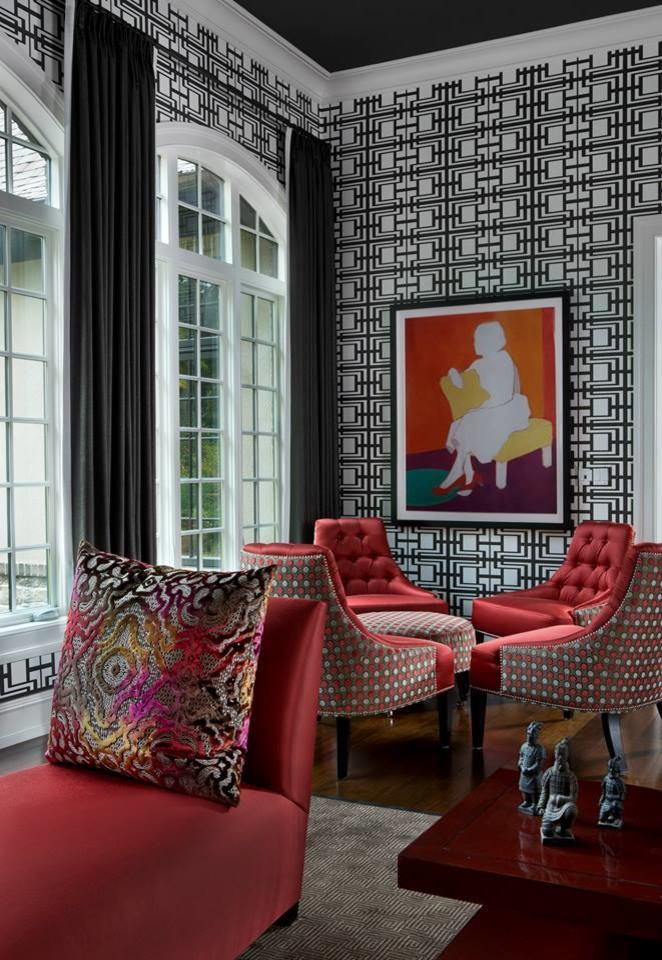Foto de salón para visitas cerrado bohemio de tamaño medio sin chimenea y televisor con paredes multicolor y suelo de madera oscura