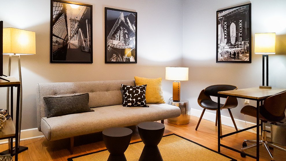 На фото: маленькая парадная, изолированная гостиная комната в стиле модернизм с серыми стенами, светлым паркетным полом, отдельно стоящим телевизором и желтым полом без камина для на участке и в саду с