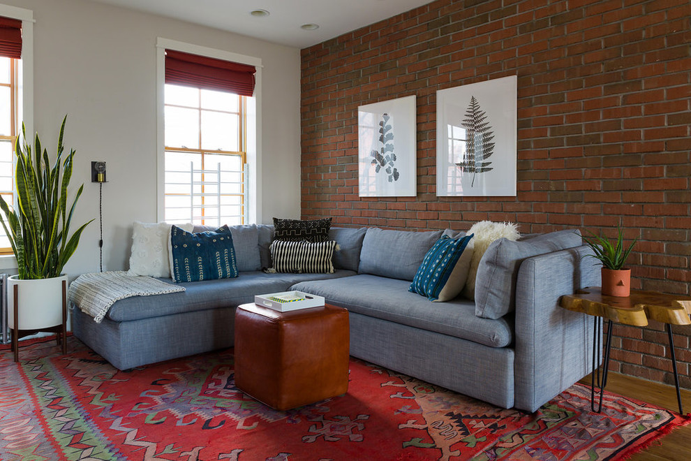 Источник вдохновения для домашнего уюта: открытая гостиная комната среднего размера в стиле фьюжн с серыми стенами и отдельно стоящим телевизором