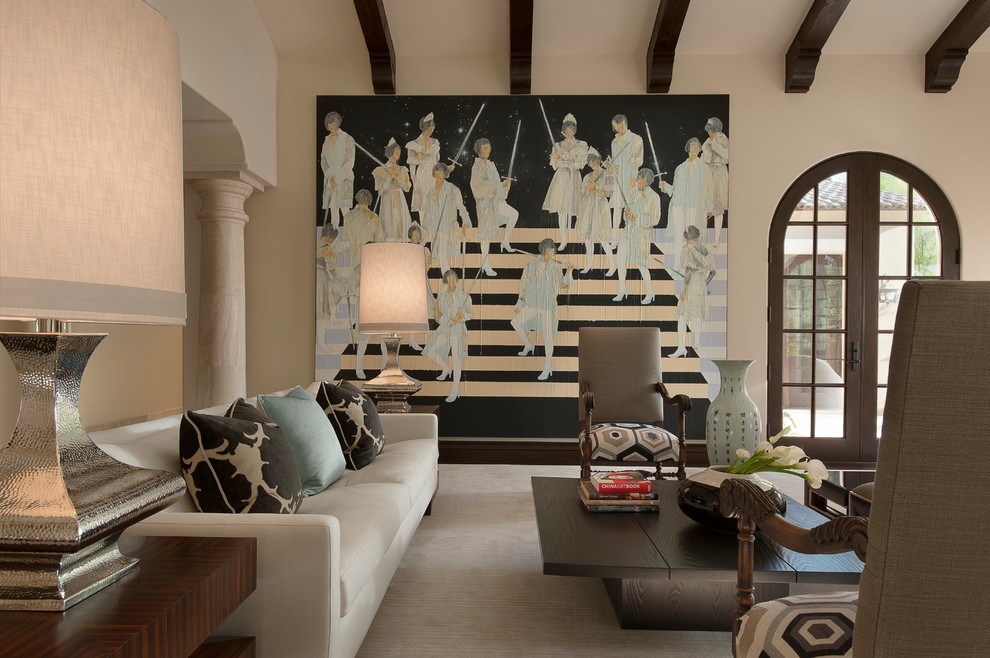 Esempio di un grande soggiorno tradizionale aperto con pareti beige e moquette