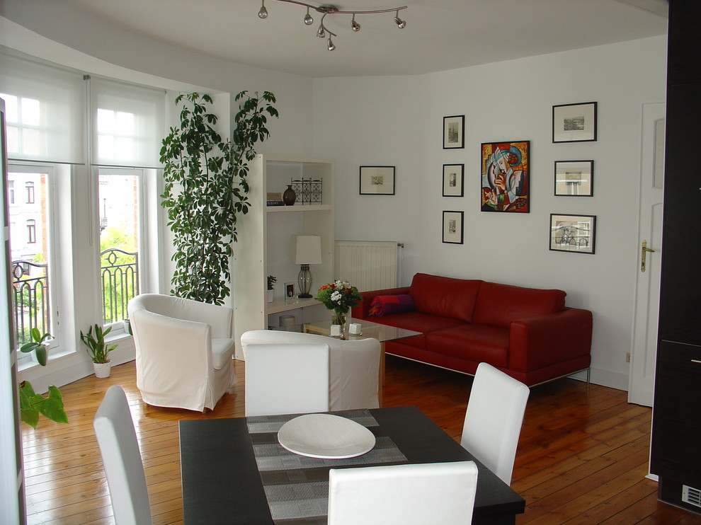 Trendy living room photo in Brussels