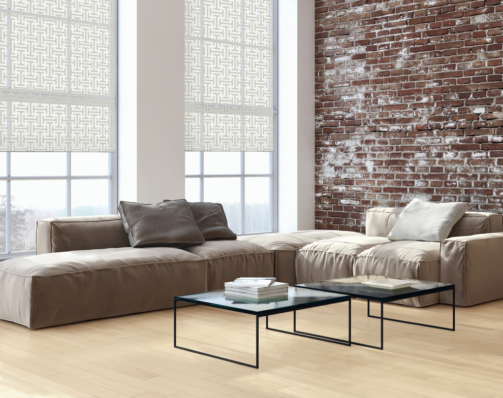 Idee per un grande soggiorno minimalista aperto con sala formale, pareti bianche, parquet chiaro e nessuna TV
