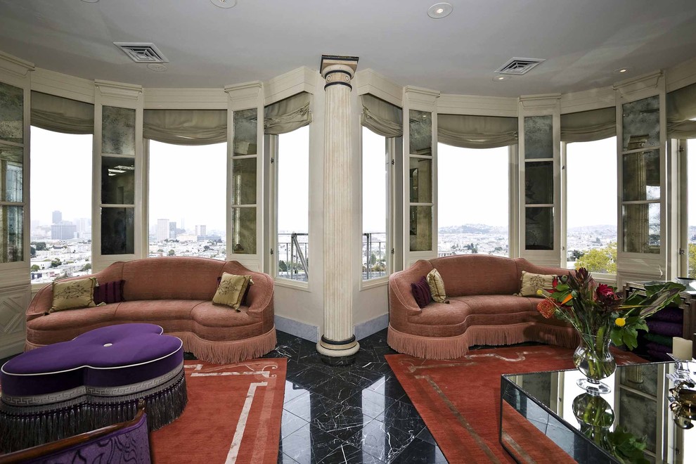 Свежая идея для дизайна: огромная гостиная комната в классическом стиле - отличное фото интерьера