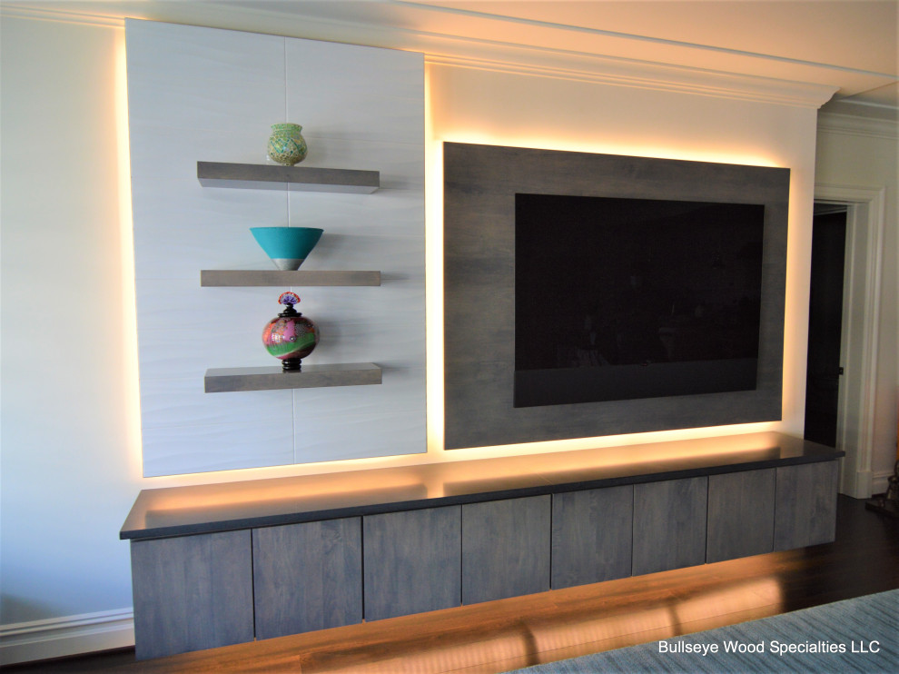 Пример оригинального дизайна: открытая гостиная комната среднего размера в стиле модернизм с белыми стенами, темным паркетным полом и телевизором на стене без камина
