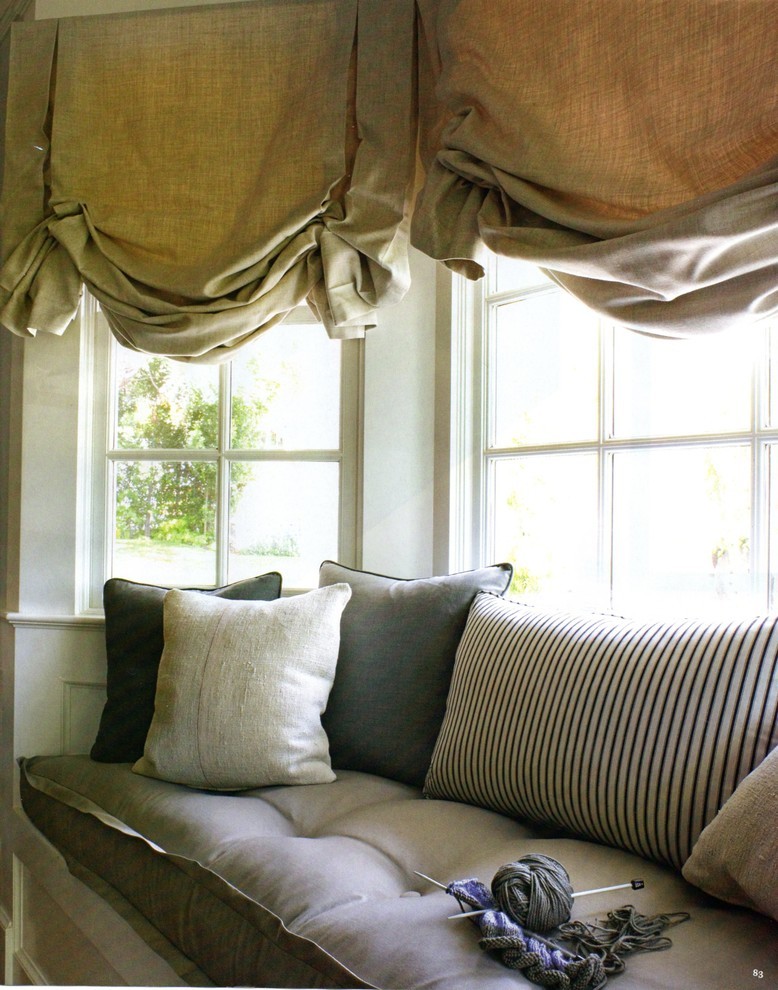 Example of a mid-sized classic enclosed living room design in Los Angeles with green walls