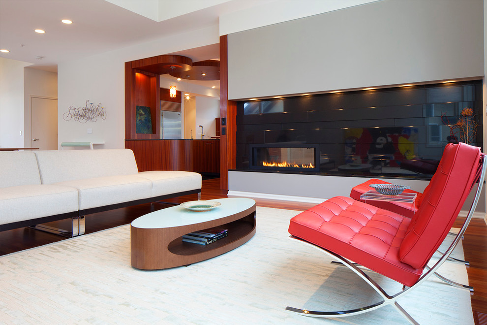 Пример оригинального дизайна: открытая гостиная комната в стиле модернизм с горизонтальным камином