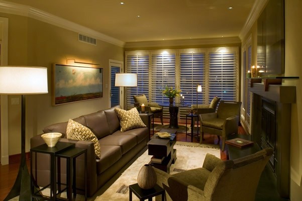 This is an example of a contemporary living room in Wilmington.